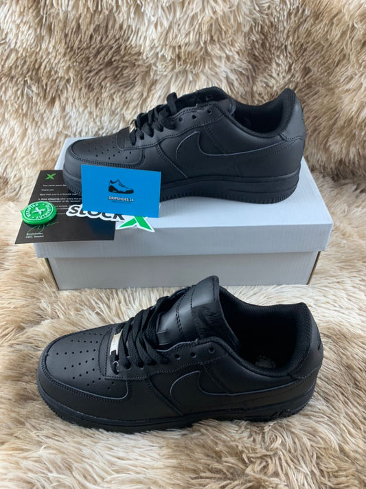 Air forcé Negra + Camiseta Nike (GRATIS)